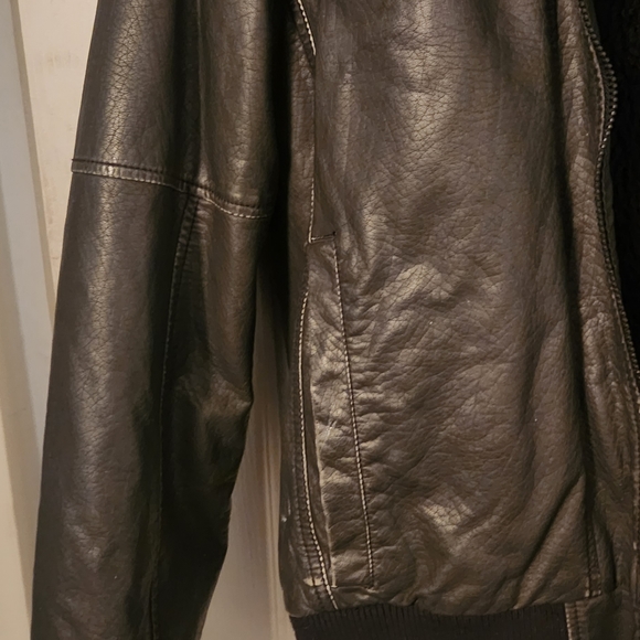 Guess faux leather jacket with removable hood. - Picture 5 of 11